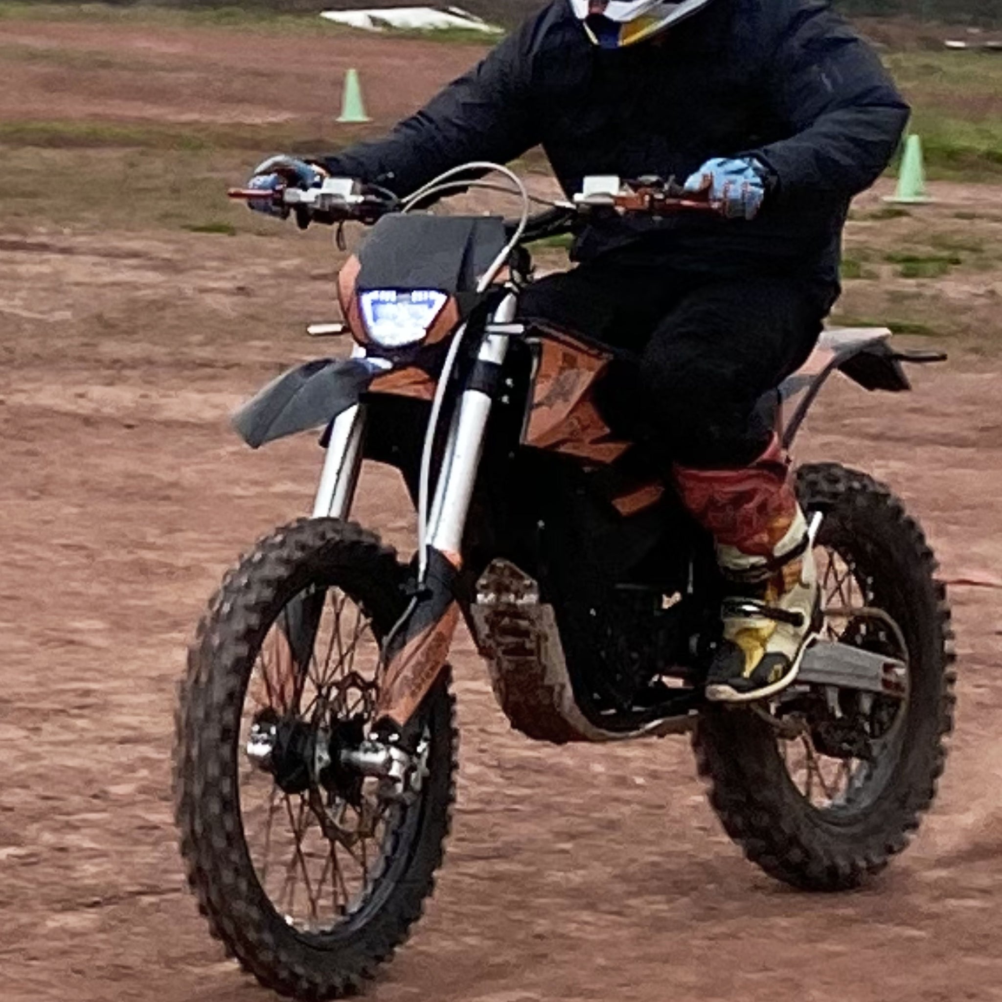 Ultimate Guide to Choosing a Fast Electric Dirt Bike in 2025
